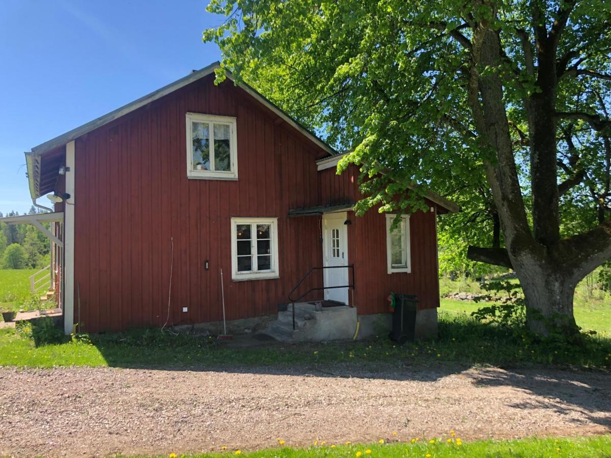 Mysig Lantlig Stuga, Nycklaroer Korsberga Exterior photo
